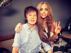 Lady Gaga "ruba" McCartney a Rihanna