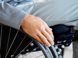 Truffavano disabili con false promesse di cura