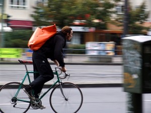Genova, ciclista investe donna in via Canevari 