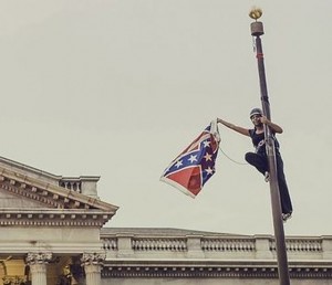Bandiera confederata rimossa a Columbia