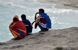 Barcone si rovescia a largo delle coste egiziane, 42 morti
