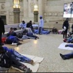 migranti stazione centrale milano