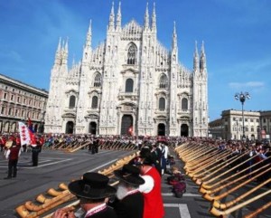 Corni svizzeri da record in piazza Duomo