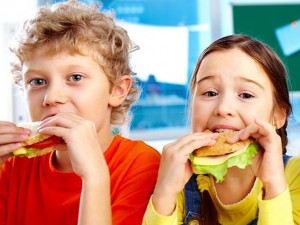 bambini-mangiano-panini