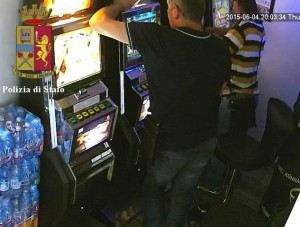 Furto slot machines a Genova