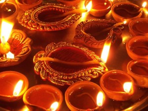Induisti celebrano il Diwali