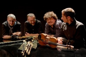Nell foto, il gruppo musicale dei Birkin Tree