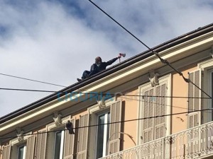 Anziano minaccia suicidio a Sanremo