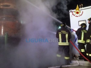 Incendio in via Genova a La Spezia