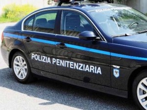 Sanremo, detenuto aggredisce agenti penitenziari