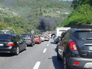incendio sulla A12 Genova-Livorno