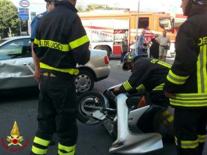 La Spezia, incidente in viale Italia tra moto e auto