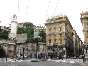 Genova, olio per strada in Piazza Portello