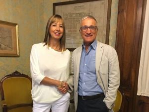 Doris Maggenta insieme al sindaco di Chiavari Roberto Levaggi