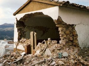 case distrutte da terremoto