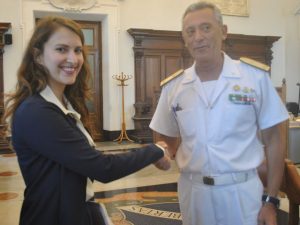 Alice Salvatore con l'ammiraglio Pettorino
