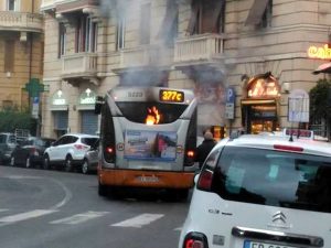 castelletto-autobus-incendio-corso-firenze