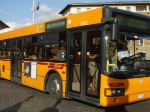 22enne aggredito sul bus a Firenze