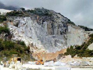 Carrara, tragedia in una cava di marmo di Torano