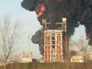 Incendio alla raffineria Eni di Pavia