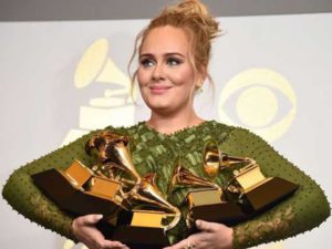 Adele trionfa ai Grammy's