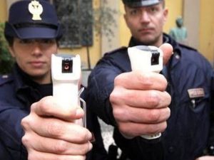 spray-peperoncino-polizia