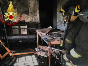 Incendio in una palazzina in frazione Mattarana