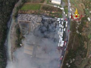 Incendio nel rimessaggio dei camper di Ortovero